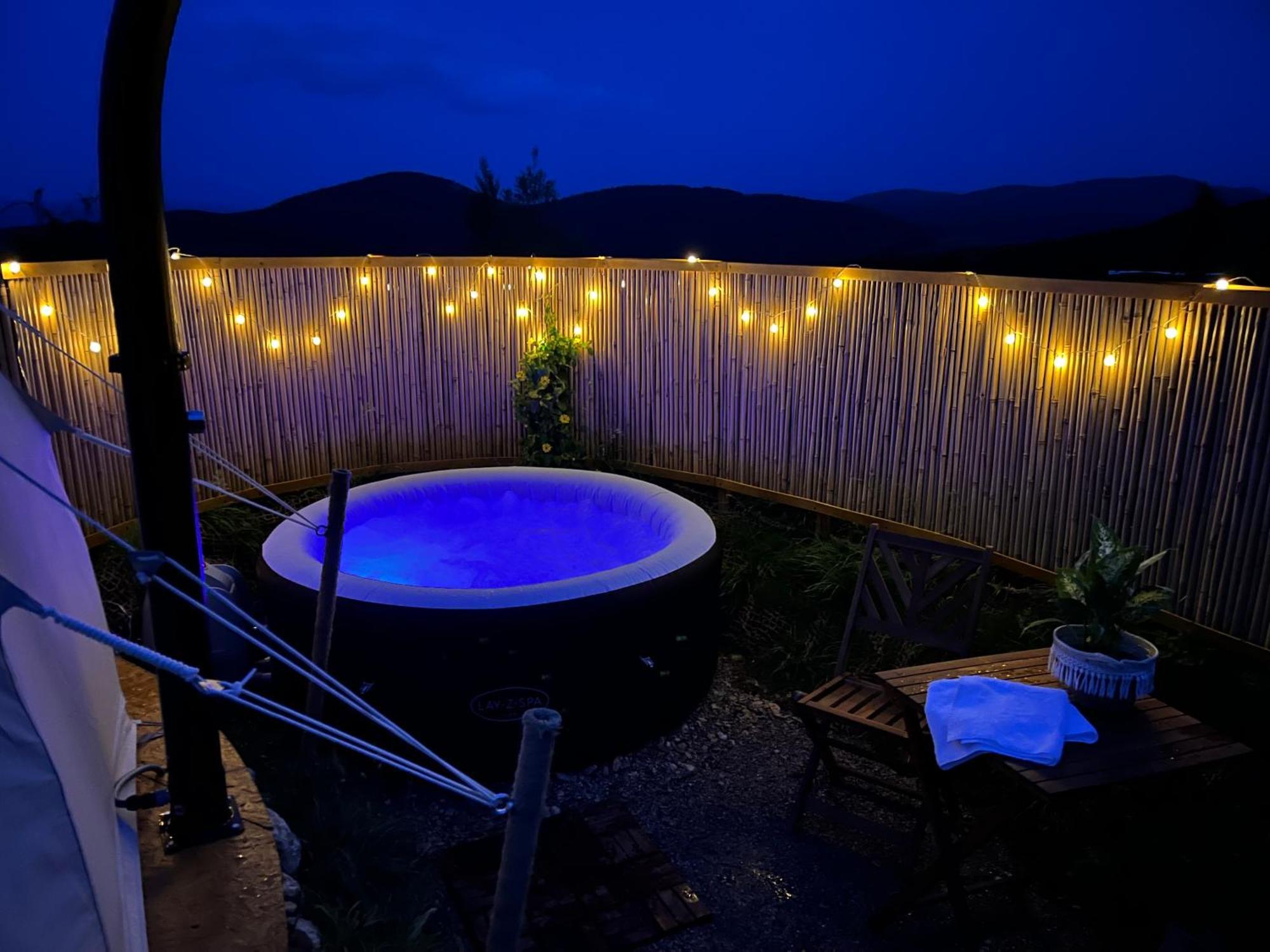 Tente de luxe Glamping Hohe Wand - Zelt Mit Sternenfenster Und Whirlpool *