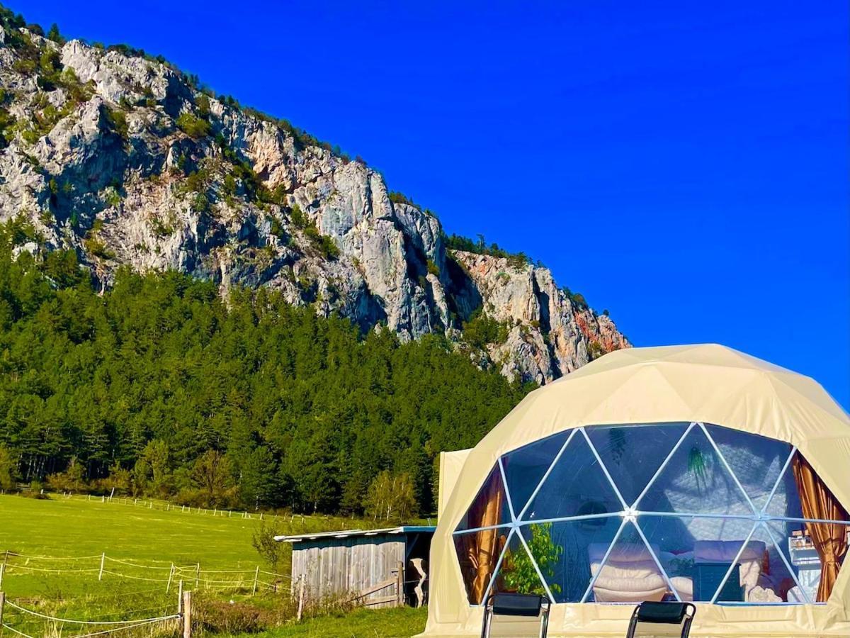 Glamping Hohe Wand - Zelt Mit Sternenfenster Und Whirlpool Tente de luxe Maiersdorf
